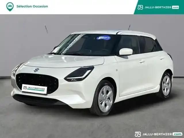 Pure white pearl metal Occasion 2025 Suzuki Swift Berline | 17 990 € (Prix juste) - Image 1/4