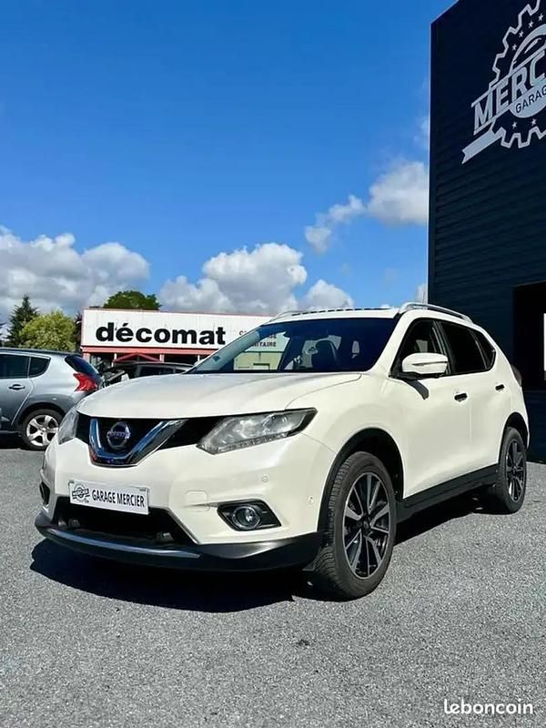 Blanc Utilisé 2016 Nissan X-Trail Tekna SUV | 14 490 € (Prix juste) - Image 1/4