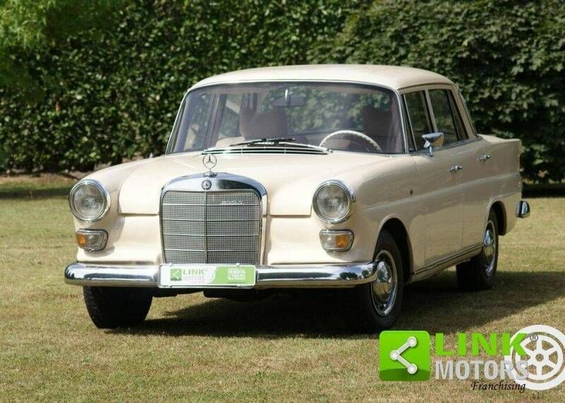 Blanc Utilisé 1967 Mercedes 200 Berline | 16 000 € - Image 1/4