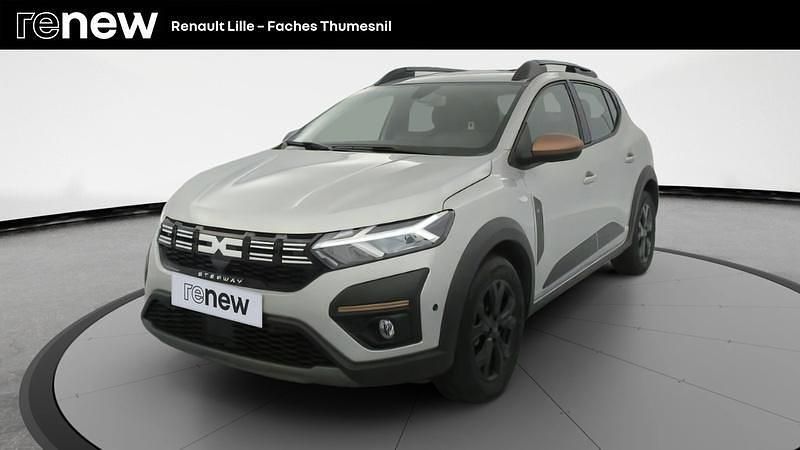 Gris Utilisé 2024 Dacia Sandero Extreme Citadine | 16 999 € (Prix assez cher) - Image 1/4
