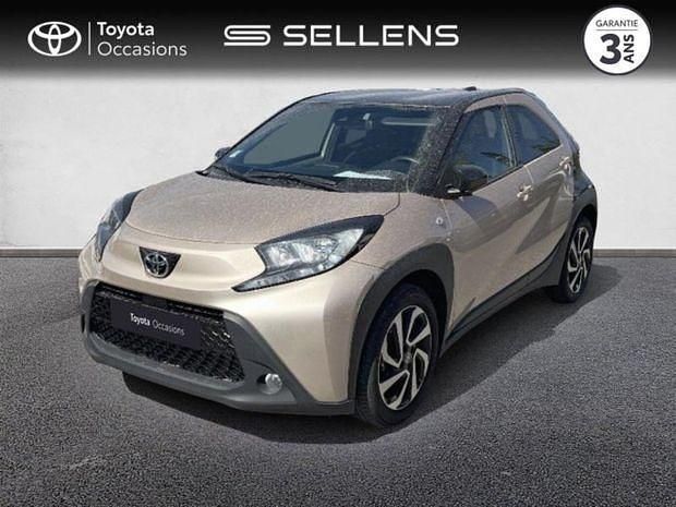 Beige Utilisé 2023 Toyota Aygo Design Citadine | 15 480 € (Prix juste) - Image 1/4