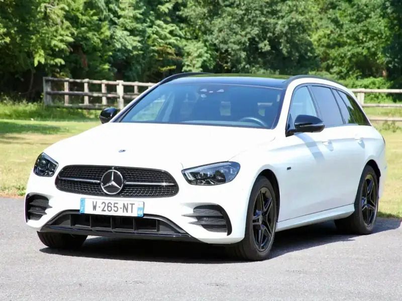 Blanc Utilisé 2023 Mercedes E300 AMG line Break | 49 990 € (Prix juste) - Image 1/4