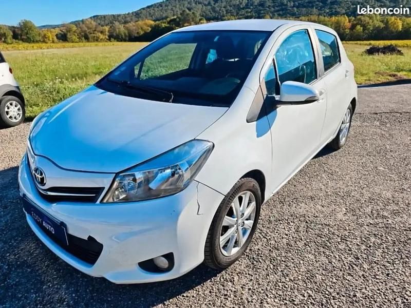 Blanc Utilisé 2013 Toyota Yaris Citadine | 3 200 € (Super prix) - Image 1/4