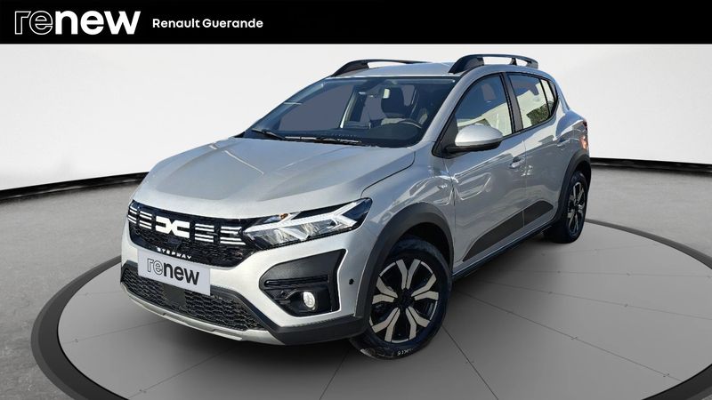 Gris Utilisé 2024 Dacia Sandero Expression Citadine | 16 990 € (Prix juste) - Image 1/4