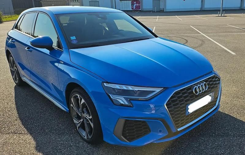 Bleu Utilisé 2021 Audi A3 Sportback e-tron Sport Berline | 27 990 € (Prix juste) - Image 1/4