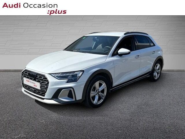 Blanc glacier métallisé Utilisé 2024 Audi A3 Berline | 37 990 € (Prix juste) - Image 1/4