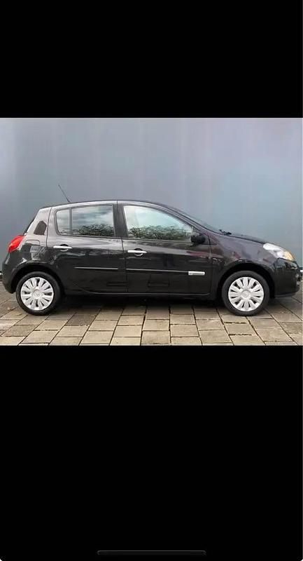 Occasion 2011 Renault Clio III Expression Berline | 700 € (Prix assez cher) - Image 1/4
