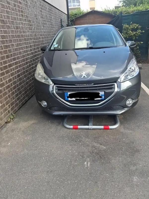 Utilisé 2014 Peugeot 208 Allure Citadine | 4 800 € (Super prix) - Image 1/4