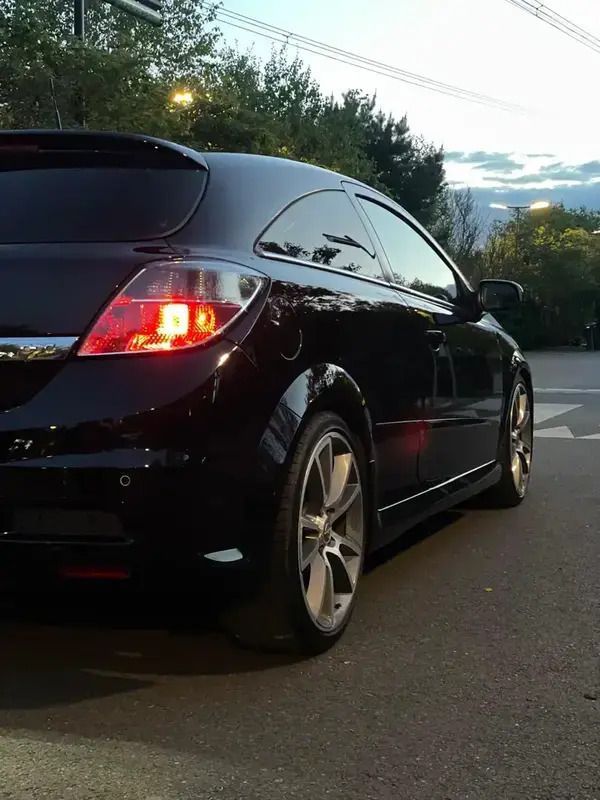Utilisé 2009 Opel Astra GTC OPC Coupé | 8 800 € - Image 1/4