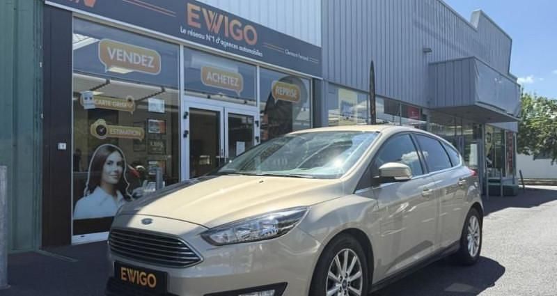 Gris Utilisé 2017 Ford Focus Titanium Berline | 9 490 € (Prix juste) - Image 1/4