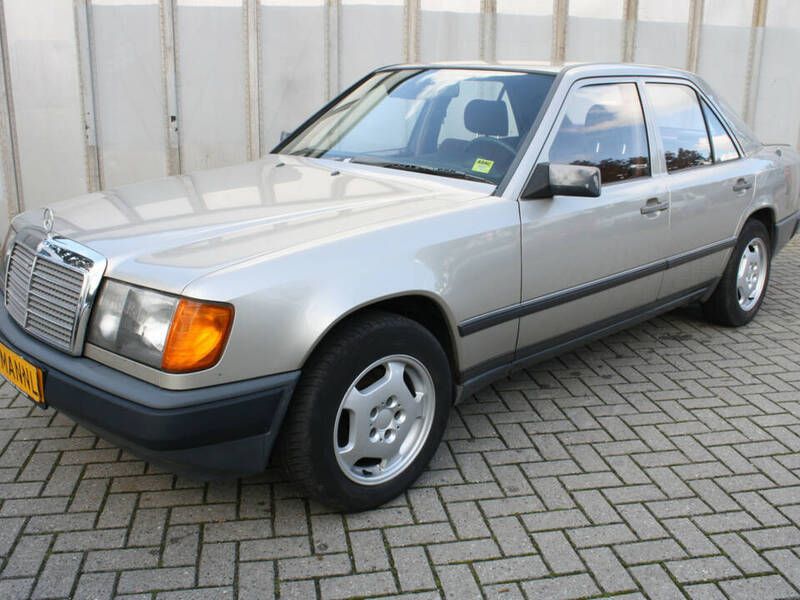 Occasion Mercedes 200 76 ch (55 kW) 1985 Gris Berline