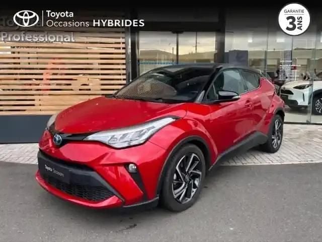 Rouge intense métallisé biton Utilisé 2023 Toyota C-HR Design SUV | 23 480 € (Prix assez cher) - Image 1/4