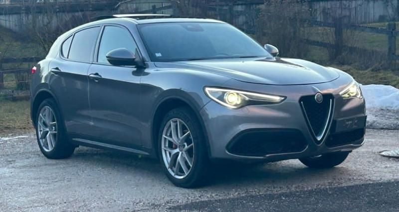 Gris Occasion 2018 Alfa Romeo Stelvio Lusso SUV | 26 990 € (Prix cher) - Image 1/4