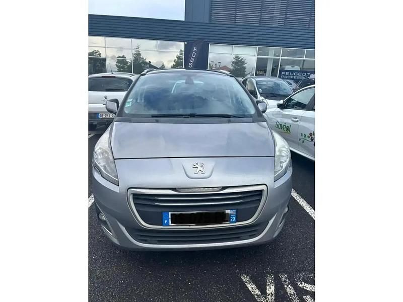 Gris Utilisé 2015 Peugeot 5008 Style Monospace | 8 990 € (Prix assez cher) - Image 1/4