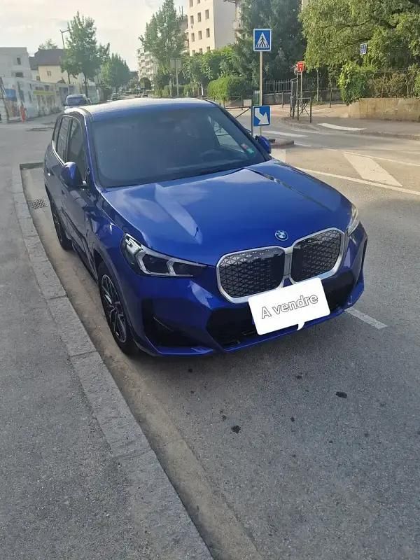 Bleu Occasion 2024 BMW iX1 Sport Line SUV | 36 900 € (Prix juste) - Image 1/4