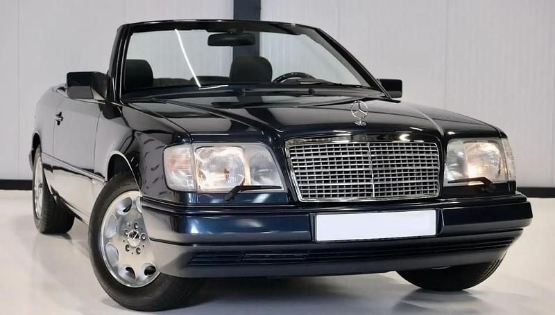 Noir Occasion 1996 Mercedes E220 Cabriolet | 39 500 € - Image 1/4