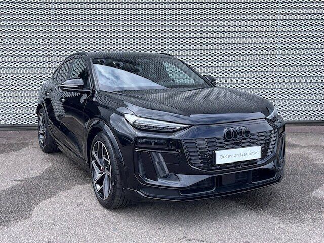 Noir mythic métallisé Nouvelle 2025 Audi SQ6 Sportback e-tron Ambition SUV | 104 900 € - Image 1/4