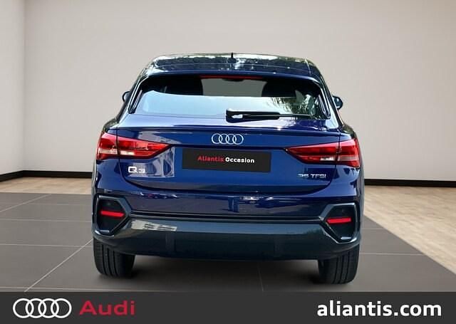 Nouvelle Audi Q3 Sportback Design 150 ch (110 kW) 2025 Bleu navarre métallisé SUV