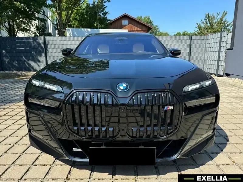 Noir Utilisé 2024 BMW M760e Sport Line Berline | 169 990 € - Image 1/4