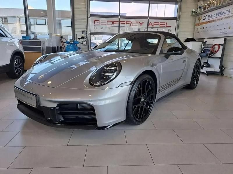 Gris Nouvelle 2025 Porsche 911 Carrera Cabriolet Chrono Cabriolet | 164 000 € - Image 1/4