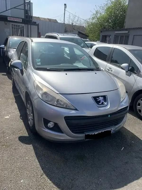Gris Utilisé 2013 Peugeot 207 Berline | 3 990 € (Bon prix) - Image 1/4