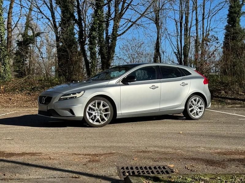 Argent Occasion 2016 Volvo V40 R-Design Berline | 18 500 € - Image 1/4