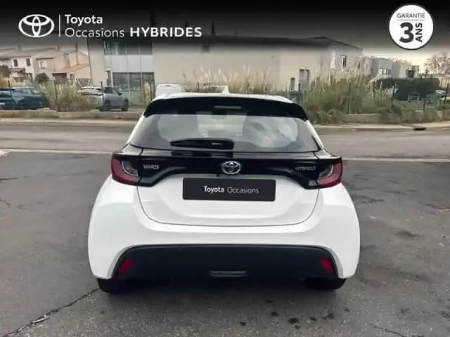 Occasion Toyota Yaris Hybrid 92 ch (67 kW) 2023 Blanc Berline