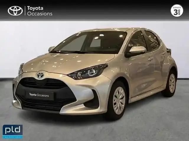 Occasion Toyota Yaris Hybrid Business Edition 116 ch (85 kW) 2022 Gris minéral (m) Berline