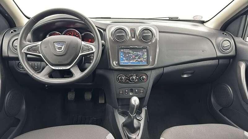 Occasion Dacia Sandero Stepway 90 ch (66 kW) 2018 Gris comete Citadine