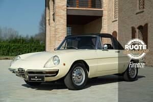 Jaune Occasion 1969 Alfa Romeo Spider Veloce Cabriolet | 55 000 € - Image 1/4