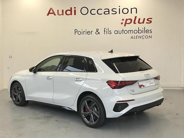 Occasion Audi A3 Sportback e-tron Competition 150 ch (110 kW) 2021 Blanc glacier métallisé Citadine