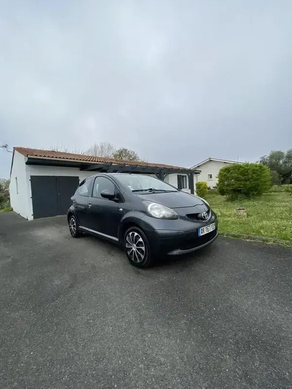 Image 2/4
