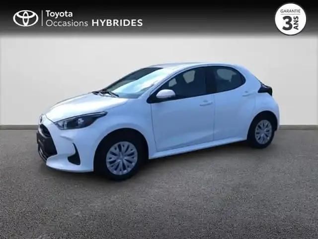 Blanc Utilisé 2023 Toyota Yaris Hybrid Berline | 18 490 € (Bon prix) - Image 1/4