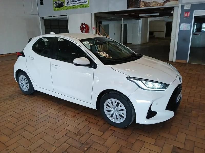 Blanc Utilisé 2023 Toyota Yaris Hybrid Break | 14 750 € - Image 1/4