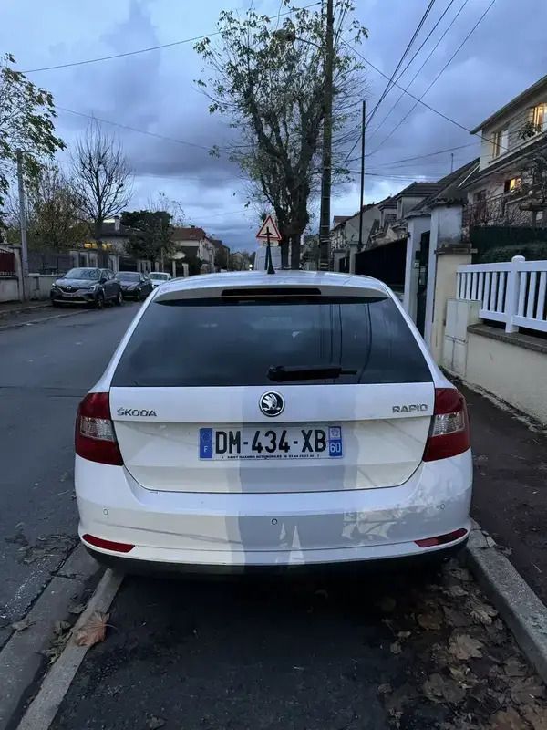 Utilisé 2014 Skoda Rapid Berline | 8 000 € - Image 1/4