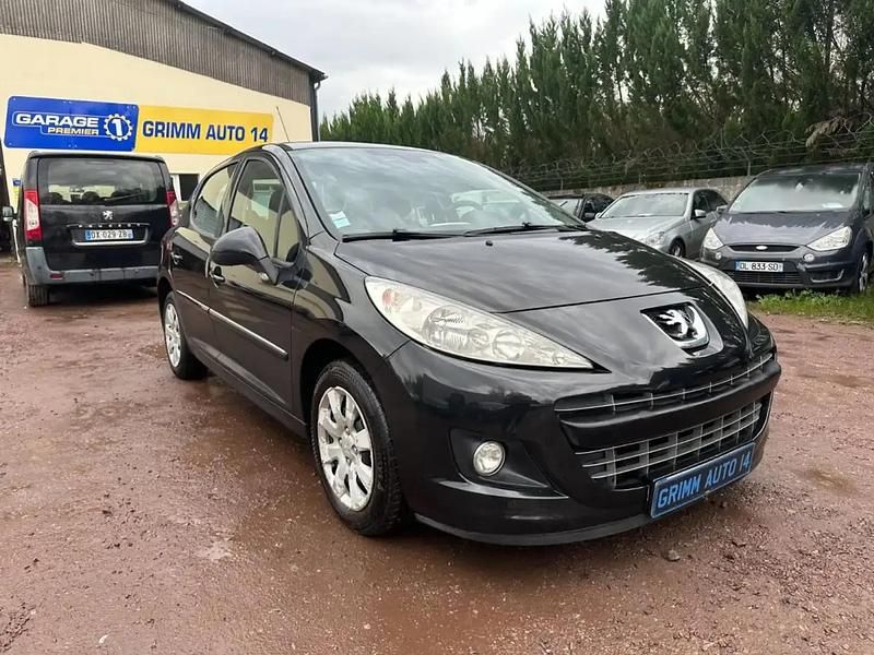 Noir Utilisé 2011 Peugeot 207 Active Berline | 5 490 € (Prix juste) - Image 1/4