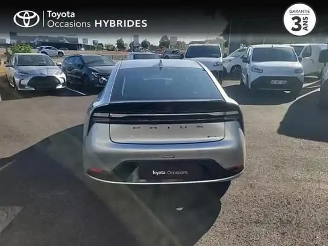 Occasion Toyota Prius Design 223 ch (164 kW) 2025 Gris minéral métallisé Berline