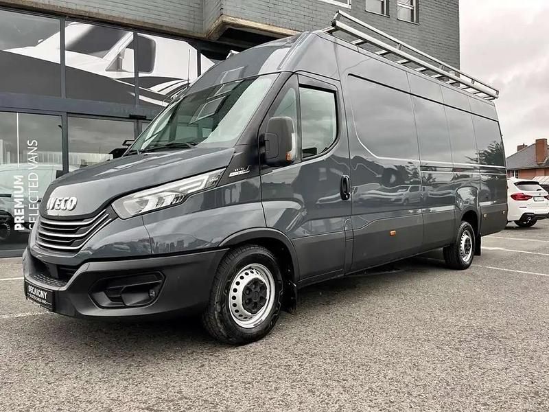 Gris Utilisé 2022 Iveco Daily Van | 36 975 € (Prix cher) - Image 1/4