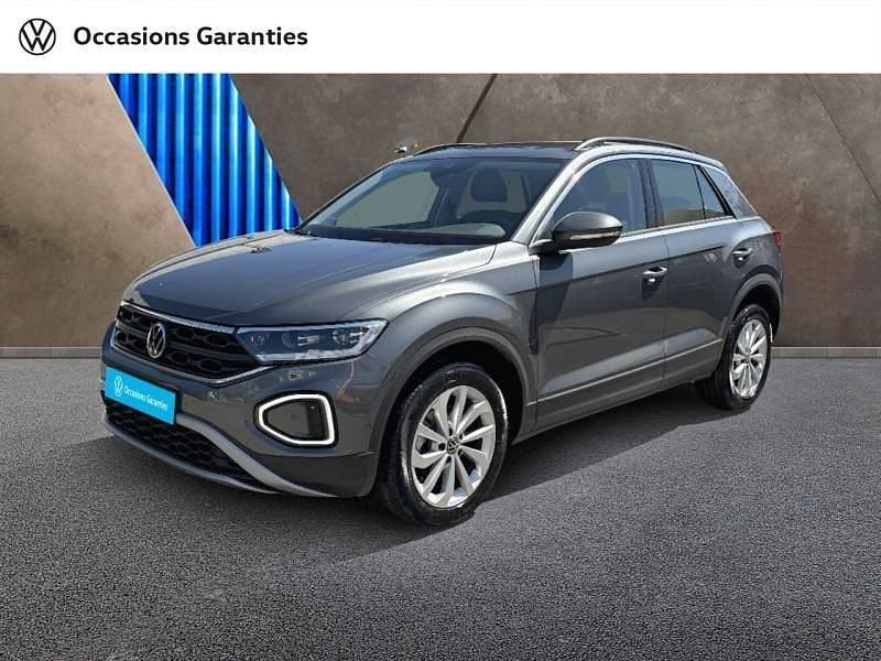 Gris indium métallisée Utilisé 2023 VW T-Roc Life SUV | 22 600 € (Prix juste) - Image 1/4