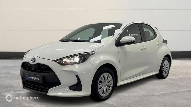 Blanc Utilisé 2023 Toyota Yaris Hybrid Berline | 17 990 € (Bon prix) - Image 1/4