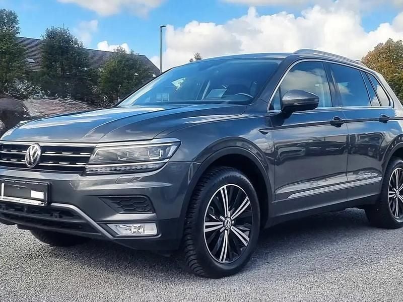 Gris Utilisé 2017 VW Tiguan Exclusive SUV | 28 990 € (Super prix) - Image 1/4