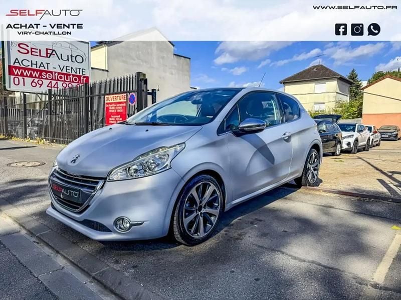 Gris Utilisé 2012 Peugeot 208 Citadine | 7 900 € (Prix juste) - Image 1/4