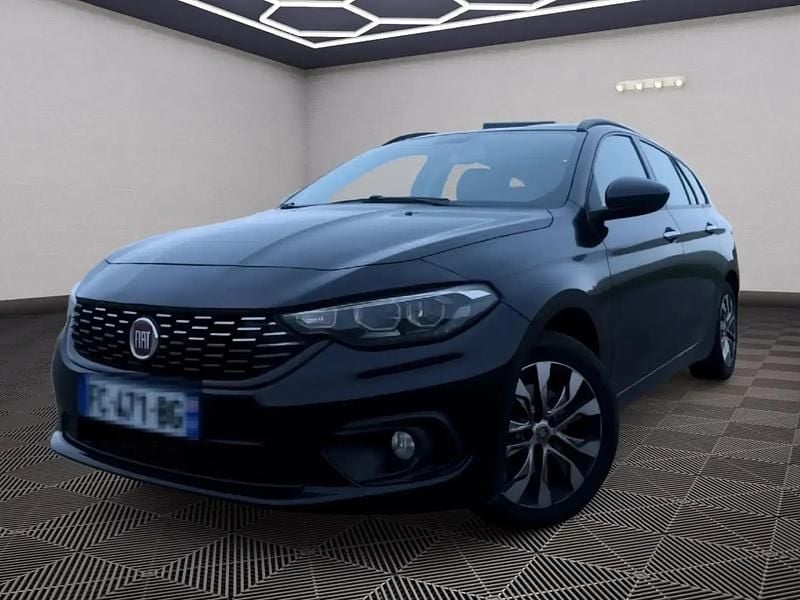 Noir Occasion 2017 Fiat Tipo Lounge Berline | 9 999 € (Prix juste) - Image 1/4