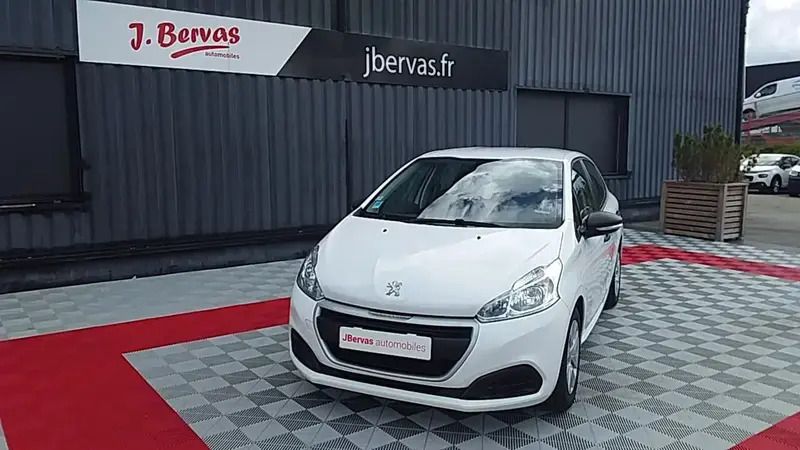 Blanc Utilisé 2017 Peugeot 208 Premium Citadine | 8 990 € - Image 1/4