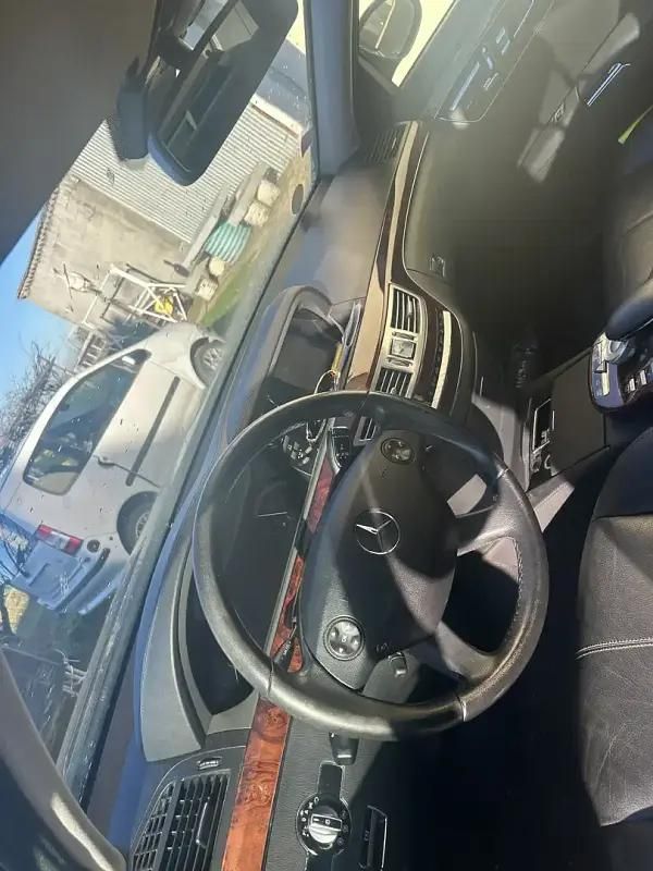 Image 2/4