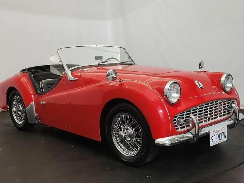 Rouge Occasion 1961 Triumph TR3 Cabriolet | 38 500 € - Image 1/4