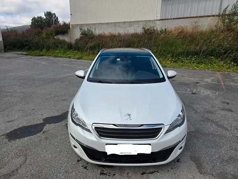 Blanc Occasion 2014 Peugeot 308 Allure Berline | 3 500 € - Image 1/4