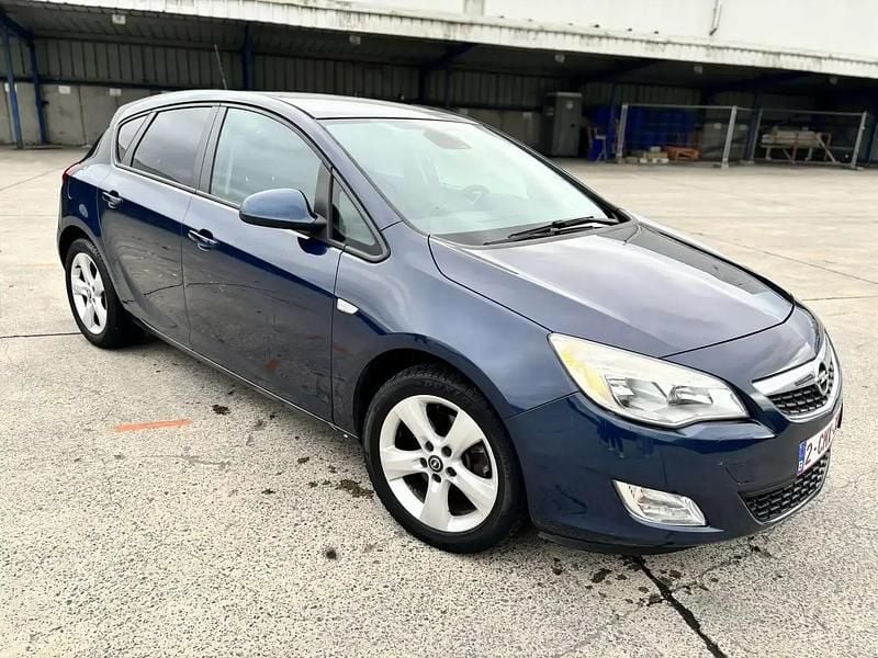 Occasion 2010 Opel Astra Enjoy Berline | 2 500 € (Prix juste) - Image 1/4
