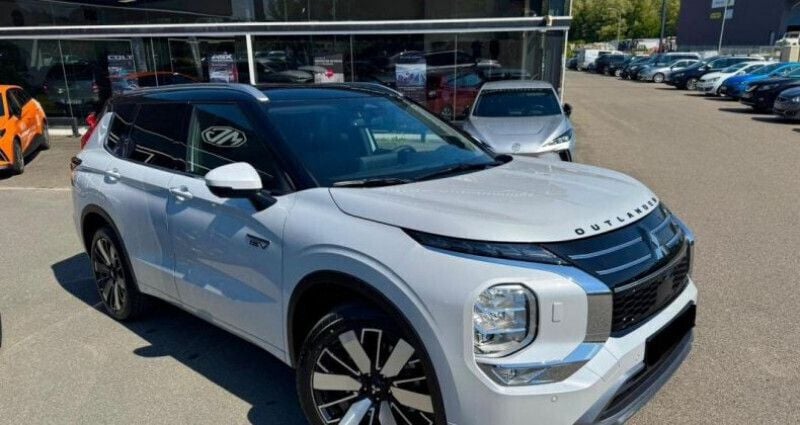 Utilisé 2025 Mitsubishi Outlander P-HEV Instyle | 61 990 € - Image 1/4