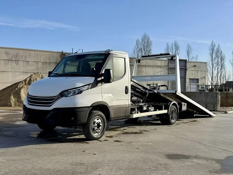 Blanc Occasion 2023 Iveco Daily Van | 60 290 € - Image 1/4